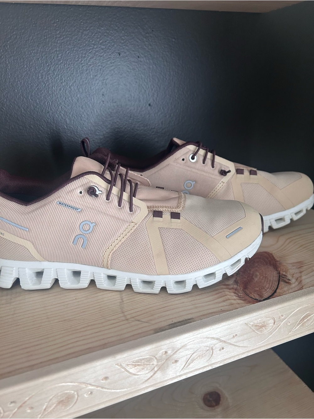 On Running Wonens Cloudaway Sneakers in Beige/burgundy